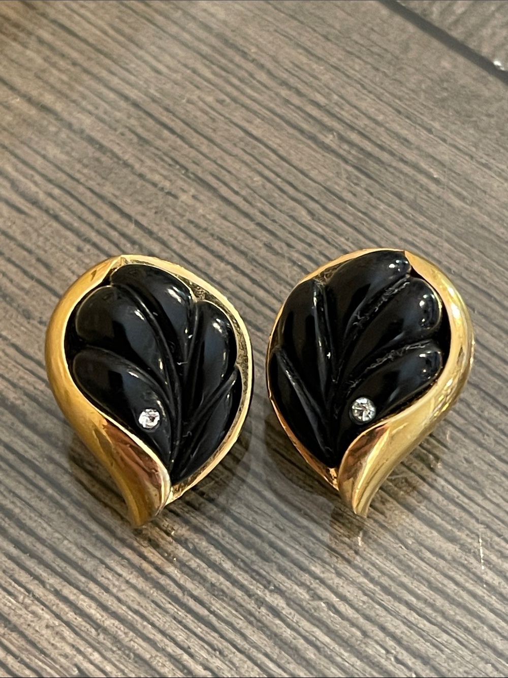 1980’s Givenchy Couture Faux Black Onyx Lucite Gold Plated Leaf Clip Earrings - Picture 17 of 17